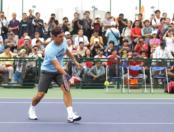 Tennista Svizzero Roger Federer Allena Durante Una Sessione Allenamento Shanghai — Foto Stock