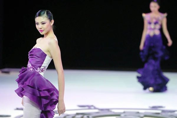 Tigris Divat Show Során Kínai Fashion Week Tavasz Nyár 2011 — Stock Fotó