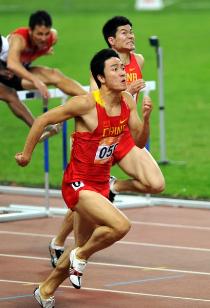 Chinas Estrela Hurdler Liu Xiang Frente Traços Para Linha Final — Fotografia de Stock