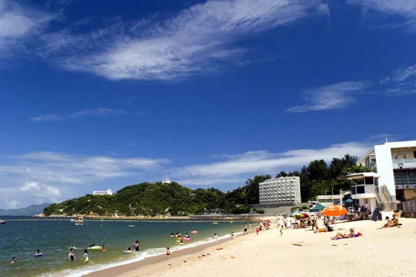 Turisté Užívají Pláže Plavou Moři Pobřeží Cheung Chau Hongkongu Číně — Stock fotografie