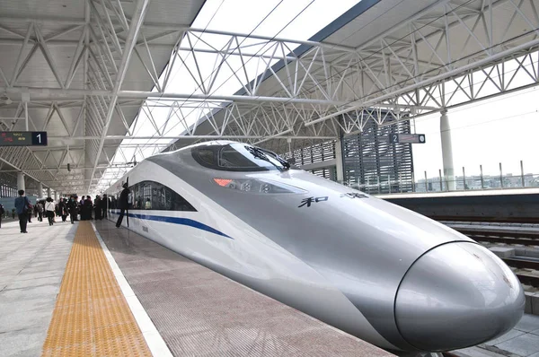 Crh China Railway High Speed 380A Pociąg Jest Postrzegane Parking — Zdjęcie stockowe