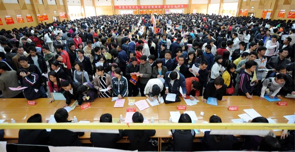 Buscadores Empleo Chinos Multitud Puestos Una Feria Trabajo Ciudad Xiamen —  Fotos de Stock
