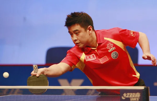 中国王ハオは 中央中国湖南省 日曜日 月2009のチャンピオンの Ittf トーナメントのメンズシングルの決勝で彼の Liqin に対して競合しています — ストック写真