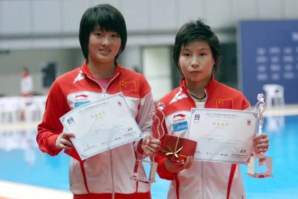 Chinas Chen Ruolin Left Kang Show Trophies Diplomas Winning Womens — Stock Photo, Image