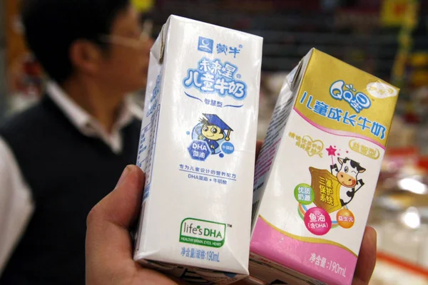 Tiendas Clientes Para Mengniu Future Star Izquierda Leche Infantil Yili — Foto de Stock