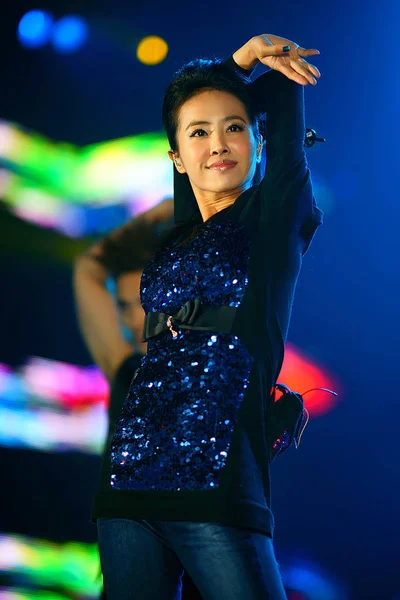 Ταϊβανικό Τραγουδιστή Jolin Tsai Εκτελεί Κατά Διάρκεια Μιας Συναυλίας Ασίας — Φωτογραφία Αρχείου