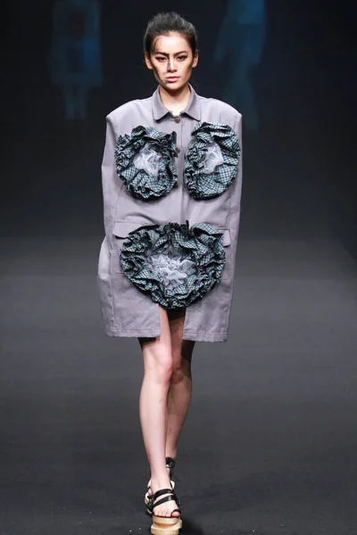 2010 中国の北京で中国ロンドンファッションウィークの春 2011年の間に Dayarn のファッションショーします — ストック写真