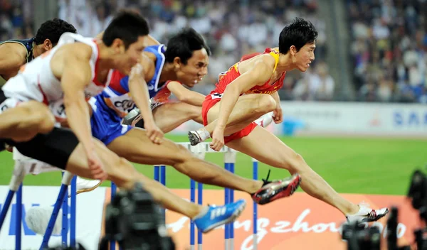 Chinas Estrela Hurdler Liu Xiang Direita Compete 110M Masculino Barreiras — Fotografia de Stock
