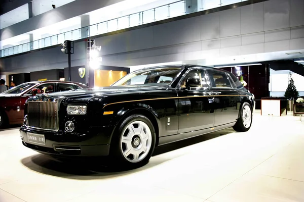 Een Rolls Royce Phantom Limousine Wordt Getoond Tijdens Een Auto — Stockfoto