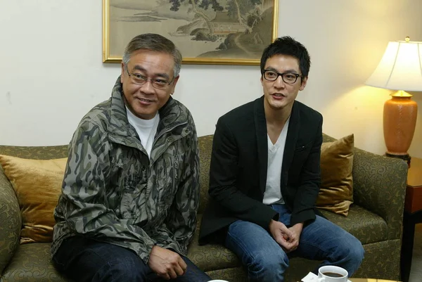 2009年3月25日 台北で行われた最新映画 新宿事件 のインタビューで 香港監督のトン シェン と香港俳優ダニエル が質問に答えた — ストック写真