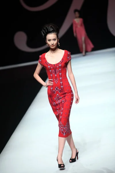 Rabbit Varma Modevisning Kina Fashion Week Vår Sommar 2011 Beijing — Stockfoto