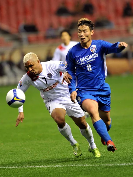 Chen Tao Rechts Concurreert Van Shanghai Shenhua Met Ahmad Latiff — Stockfoto