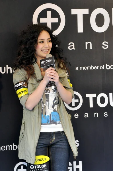 Hong Kong Laulaja Gillian Chung Ilmestyy Promotinal Tapahtuma Tough Jeans — kuvapankkivalokuva