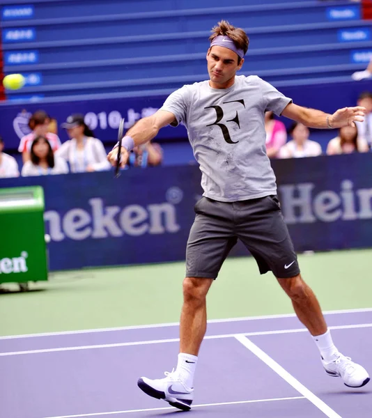 Tenista Suíço Roger Federer Pratica Durante Uma Sessão Treinamento Para — Fotografia de Stock