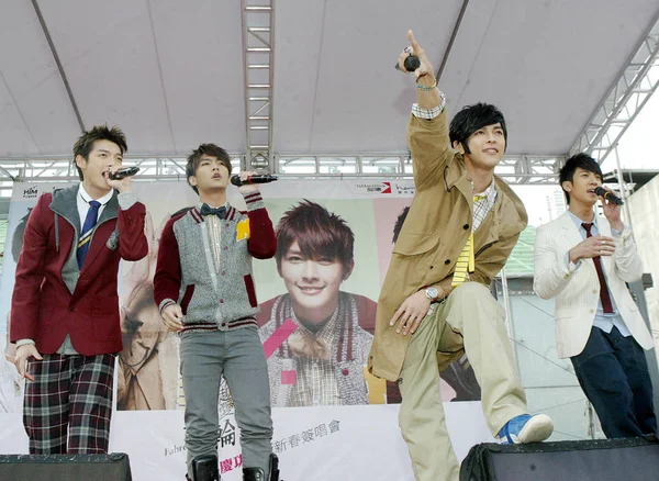 Gruppo Taiwanese Fahrenheit Esibisce Durante Evento Promozionale Loro Nuovo Album — Foto Stock