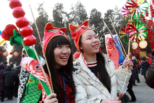 Besucher Werden Während Des Frühlingsfestes Tempelmesse Ditan Park Peking China — Stockfoto