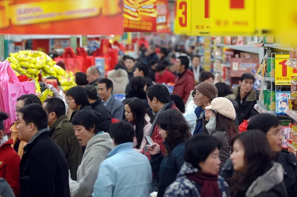 Los Compradores Chinos Hacen Cola Para Salir Supermercado Shanghai China —  Fotos de Stock