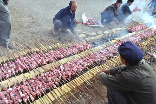 Local Residents Roast Skewered Lamb World Populus Euphratica Forest Park — Stock Photo, Image