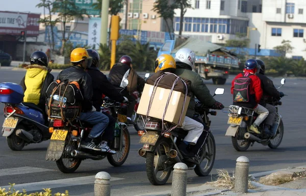 Trabajadores Migrantes Chinos Montan Motocicletas Para Regresar Casa Para Festival — Foto de Stock