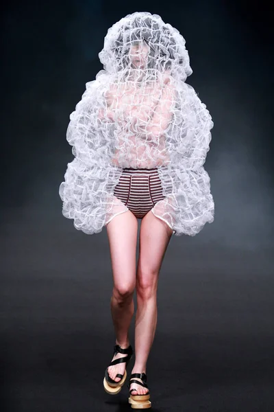 Dayarn Modeshow Tijdens China Fashion Week Lente Zomer 2011 Beijing — Stockfoto