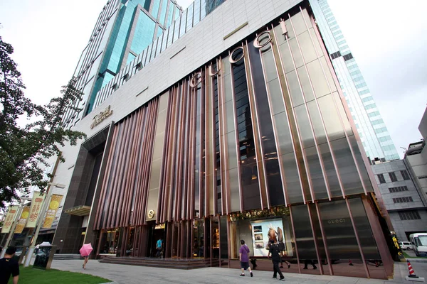 Local Residents Walk Gucci Store Shanghai China September 2010 — Stock Photo, Image