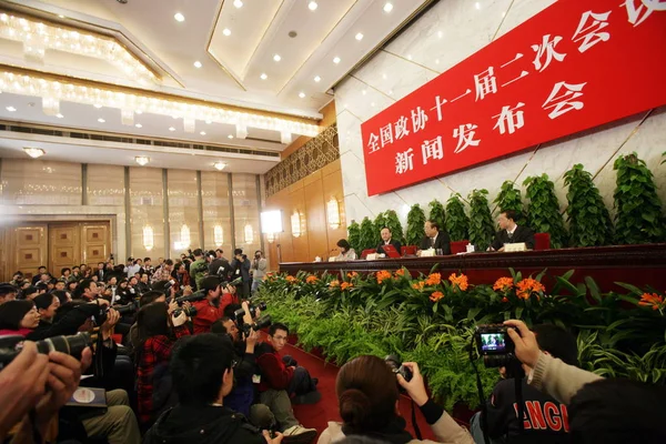 Sağdan Zhang Jingan Cppcc Ulusal Komitesi Bilgi Bürosu Direktörü Zhao — Stok fotoğraf