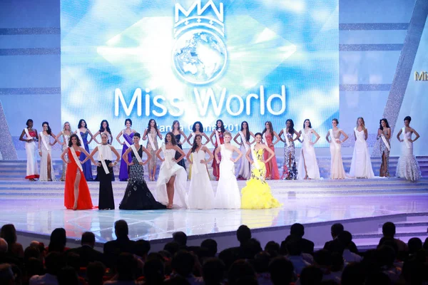 Los Concursantes Posan Durante Final Del Miss Mundo 2010 Ciudad — Foto de Stock