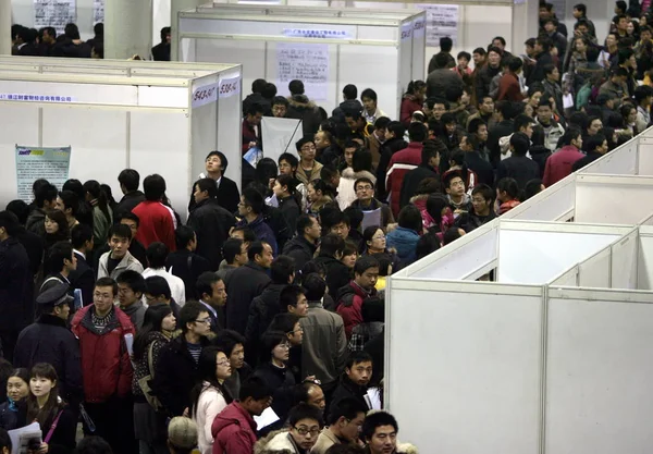 Kínai Álláskeresők Tömeg Standokon Nanjing City Keleti Chinas Jiangsu Tartomány — Stock Fotó