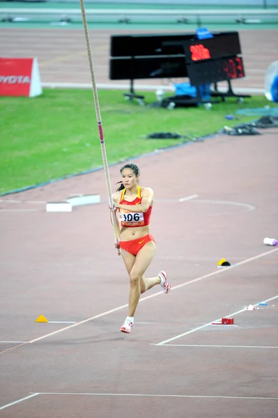 Chinas Caixia Konkuruje Finale Tyczka Damska Konkursie Lekkoatletyce Igrzyska Azjatyckie — Zdjęcie stockowe