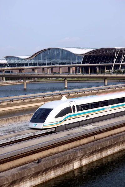 Tren Maglev Pasa Por Aeropuerto Internacional Shanghai Pudong Pudong Shanghai —  Fotos de Stock