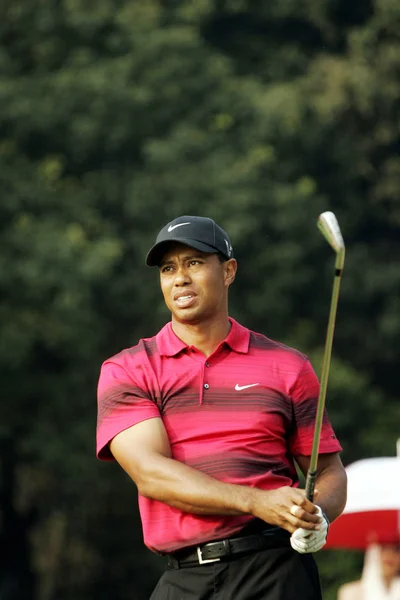 Golfer Tiger Woods Hits Ball Final Hsbc Champions Golf Tournament — Stock Photo, Image