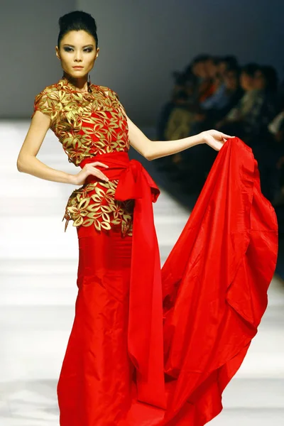 Modell Felvonulások Megmutatni Gyűjtemény Vie Divat Show Során Shanghai Fashion — Stock Fotó