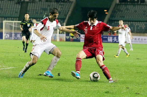中国的于海 与叙利亚阿里 迪亚卜在中国西南云南省昆明市举行的一场友谊赛中 2010年10月8日 — 图库照片