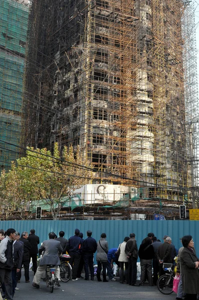 Una Mujer China Cosecha Arroz Con Cáscara Pueblo Ciudad Guiyang — Foto de Stock