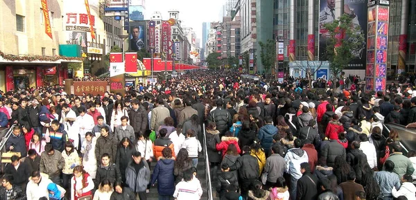 Massor Turister Besöker Upptagen Nanjing Road Shanghai Kina Januari 2009 — Stockfoto