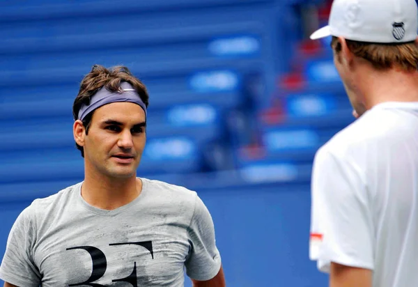 Szwajcarski Tenisista Roger Federer Jest Widoczne Podczas Sesji Treningowej Dla — Zdjęcie stockowe