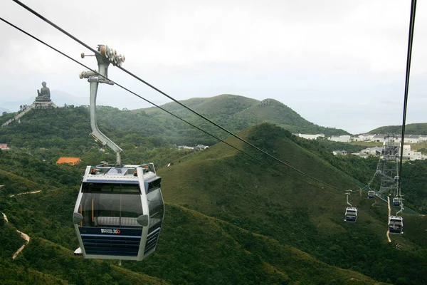 Ngong Ping Skyrail 360 Teleféricos São Vistos Dirigindo Sobre Montanhas — Fotografia de Stock