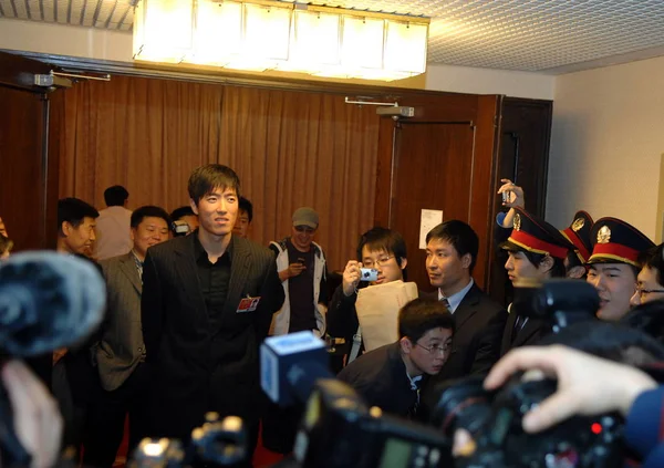 Chinese Star Hurdler Liu Xiang Answers Questions Group Discussion Meeting — Stock Photo, Image