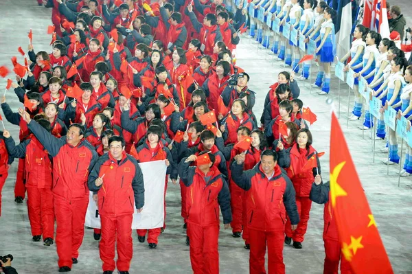Парад Китайських Членів Делегації Під Час Церемонії Відкриття Зимового Універсіада — стокове фото
