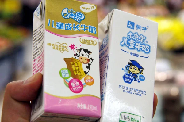 Клиент Магазина Menhu Future Star Справа Детского Молока Yili Star — стоковое фото