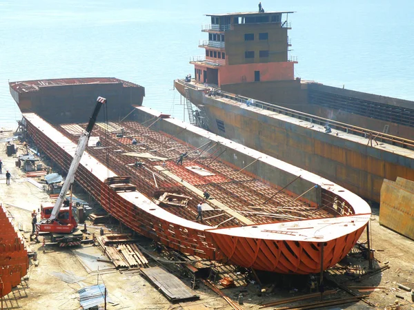 Trabajadores Chinos Construyen Barco Astillero Ciudad Yichang Provincia Central Chinas — Foto de Stock