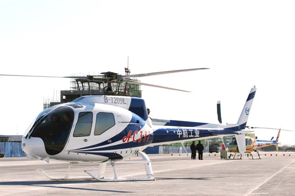 Elicottero Ac311 Atterra Terra Dopo Aver Completato Suo Volo Inaugurale — Foto Stock