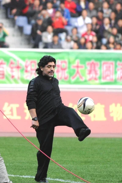 Jogador Treinador Argentino Diego Maradona Começa Jogo Futebol Beneficente Cidade — Fotografia de Stock