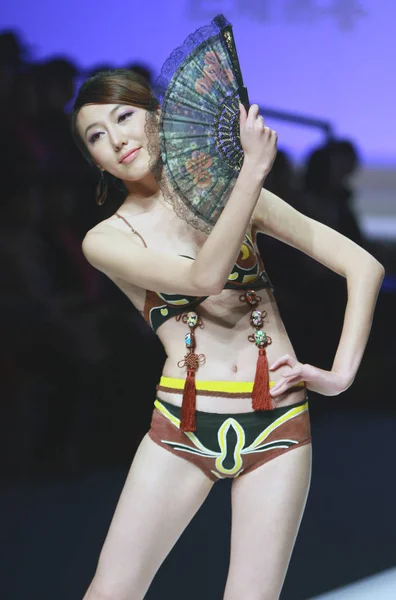 Desfile Moda Ordifen Durante Semana Moda China Primavera Verano 2011 —  Fotos de Stock