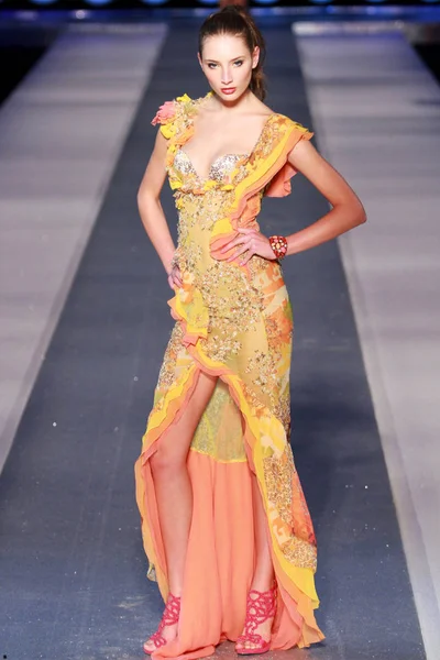 Célkeresztet Divatbemutató Során Kínai Fashion Week Tavasz Nyár 2011 Peking — Stock Fotó