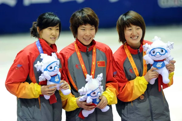 Desde Izquierda Chinas Liu Qiuhong Primera Finalista Zhou Yang Campeona —  Fotos de Stock