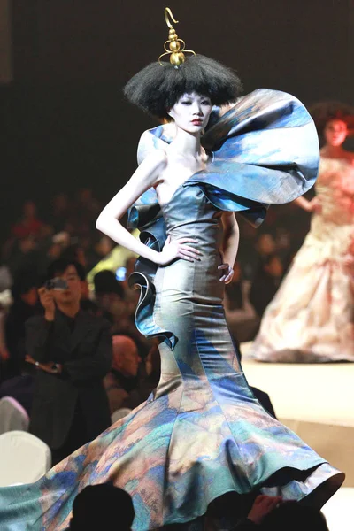 Επίδειξη Μόδας Botao Κατά Διάρκεια Της Κίνας Μόδα Εβδομάδα Άνοιξη — Φωτογραφία Αρχείου