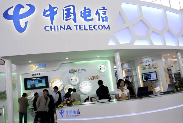 Visitantes São Vistos Stand China Telecom Uma Exposição Pequim China — Fotografia de Stock