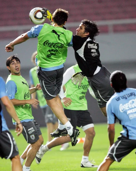 Graczy Soccer Urugwajski Mężczyzn Krajowego Zespołu Praktyce Podczas Sesji Treningowej — Zdjęcie stockowe