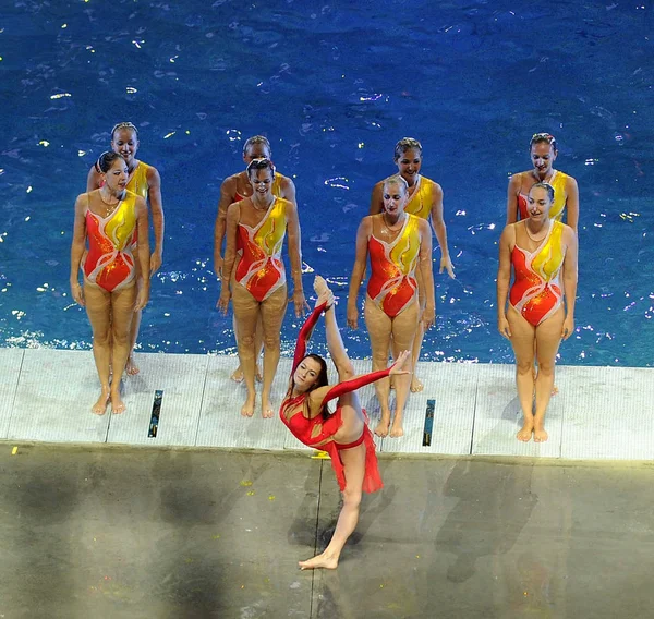Nadadores Realizan Durante Ceremonia Apertura Los 16º Juegos Asiáticos Ciudad —  Fotos de Stock